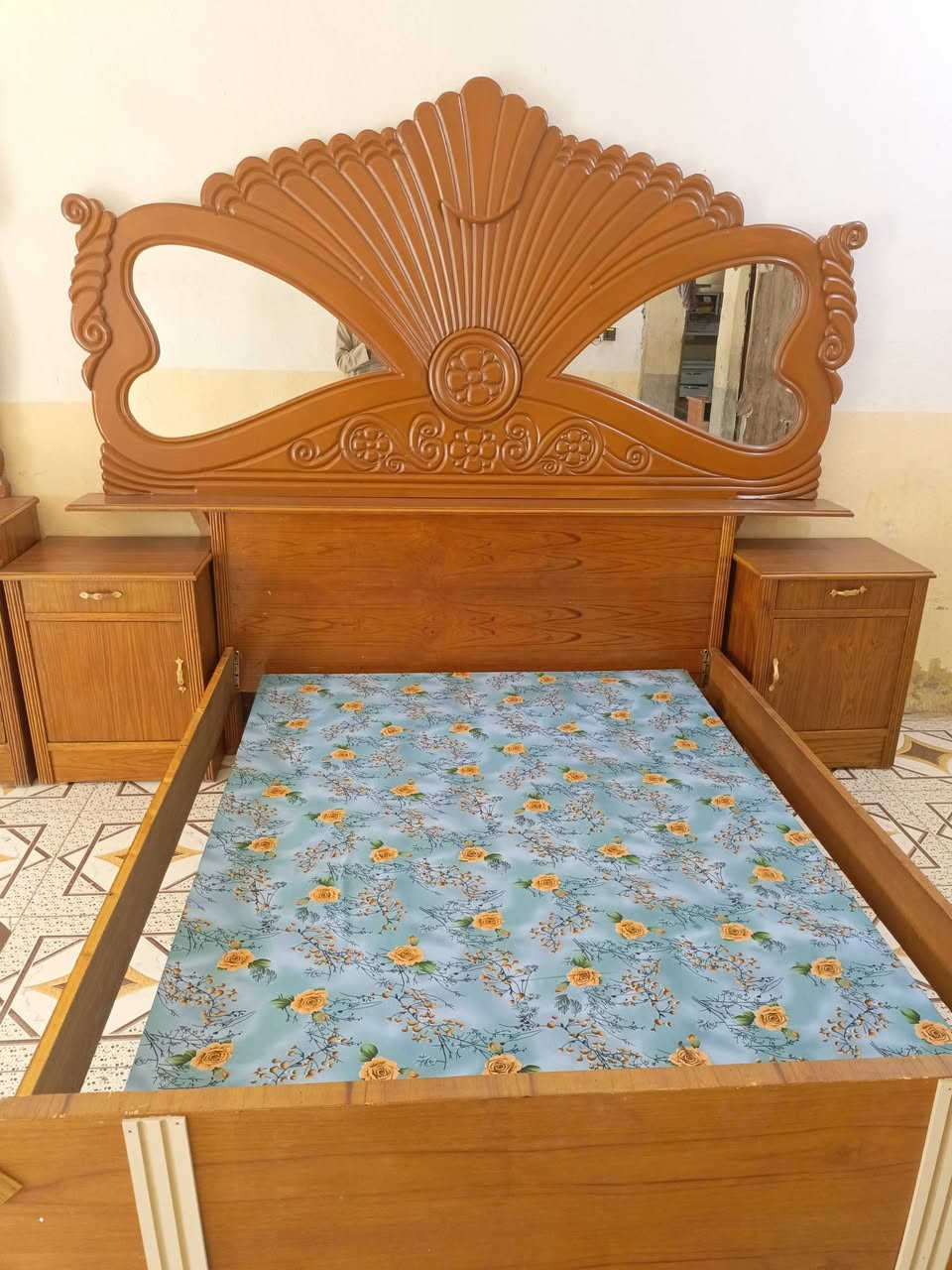 جربايه وميز للبيع تسكام نجارة  نضافه نفس الصورمكان قضاء القاسم ع لرقم ***********
