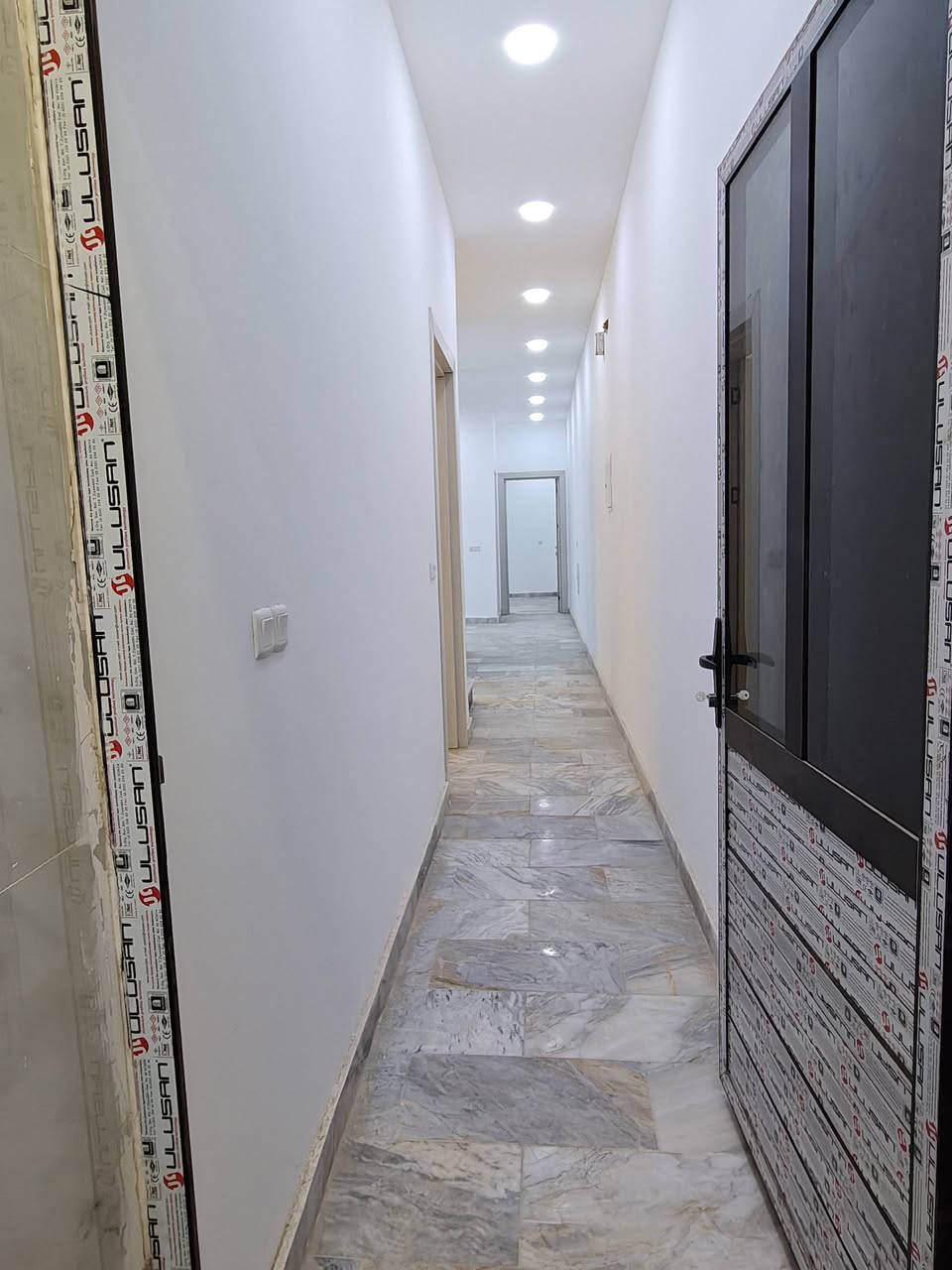 دار للبيع 125 م  حي الجهاد الشارقه قريب مجمع النسيم موقع حلو جدا يحتوي ع 4 نوم وصاله ومطبخ وخدمات عدد 3 واجهه 6 وربع نزال 20 للاستفسار عن السعر اتصل ع *********** شركه المستقبل للوساطه العقاريه
