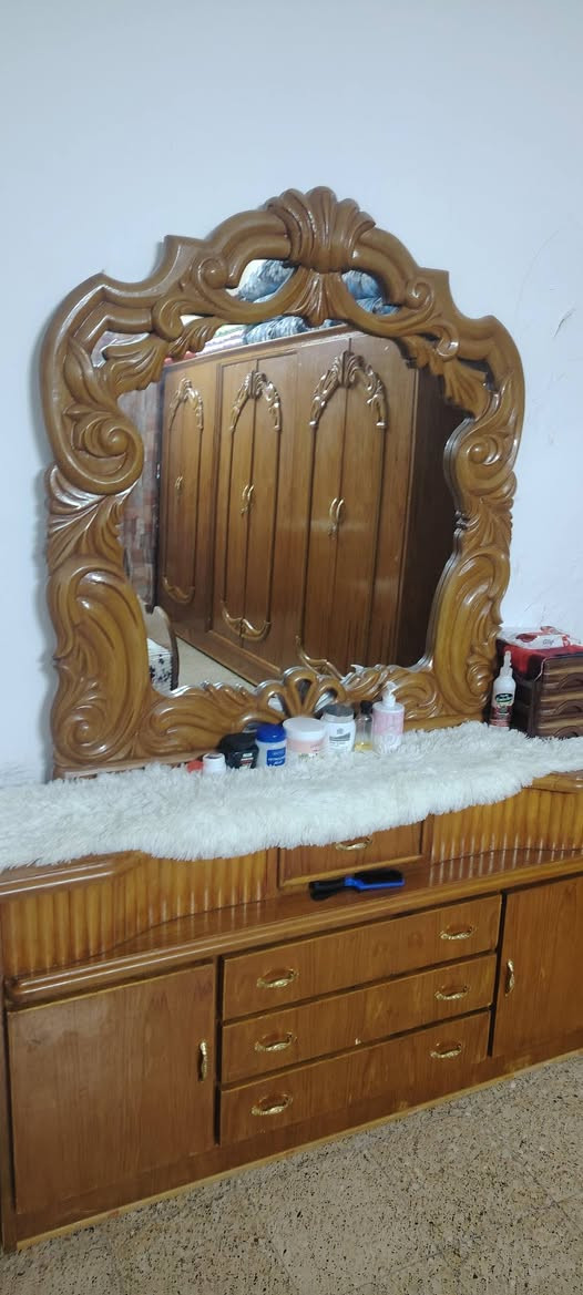 غرفة اخشاب صاج للبيع حي سومر السعر ٨٠٠ الف ***********
