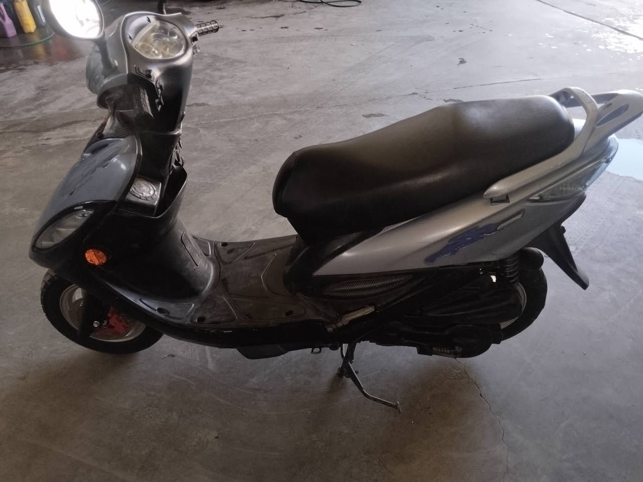 سلام عليكم مكلف بل نشر دراج كامكو  حلو كفرات بلدي  محرك ما  مفتوح سعرة 650 قفل  رقم صاحب دراجة‏‪‏ ***********
