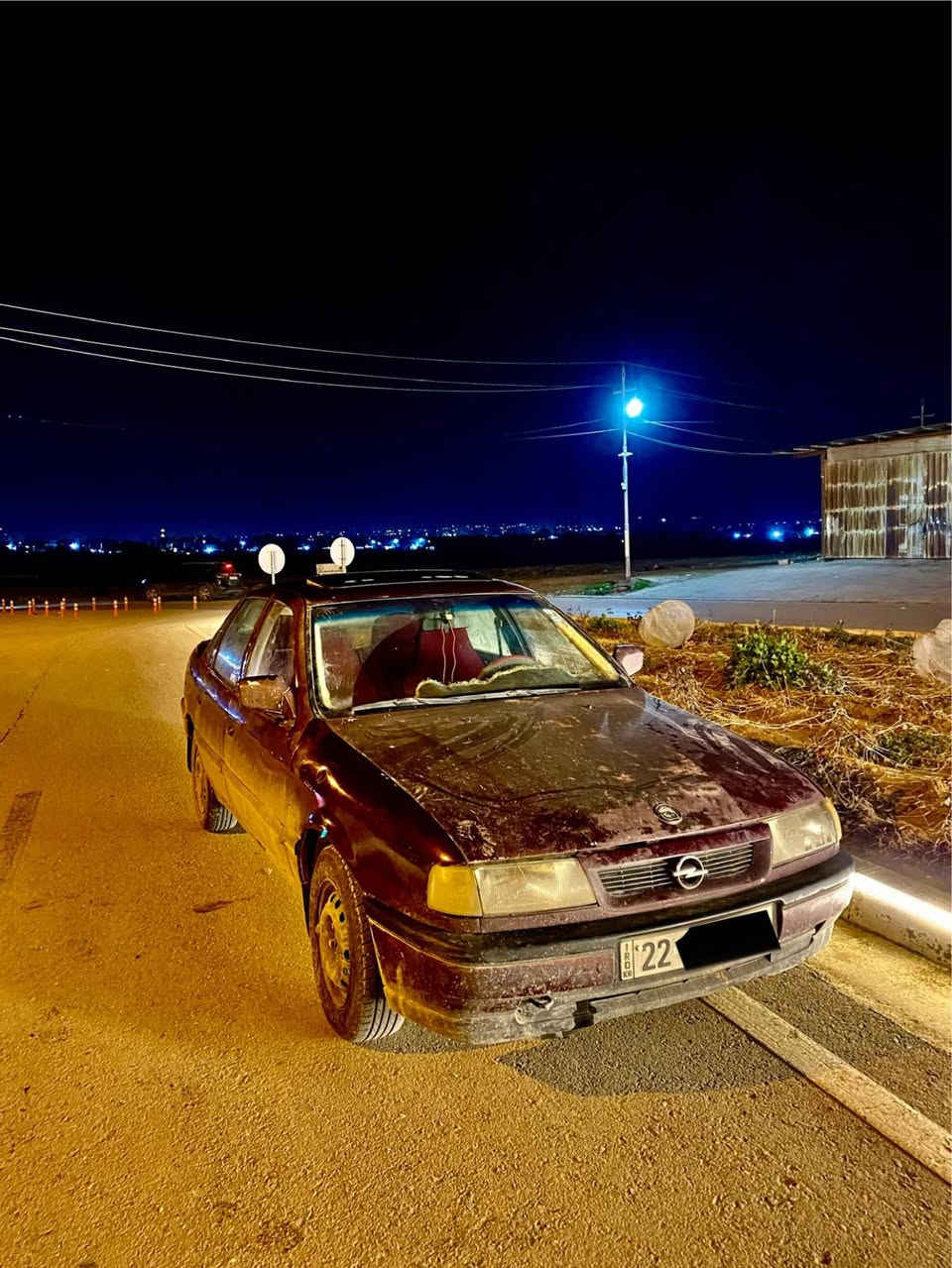 ئۆپل + ڤیکترا
مودیل ١٩٩٠
مەکینە ١٨ مەرغوب 
 هیچی نییە سبوخ بیلادیە
لێدران هیچی نییە 
رەقەم و سەنەوی ژینگە هەمووی نووییە
 گیر و مەکینە و  وەکالە بەناو کردن بەشەرت
یەک جەمپێ پشتی هەیە بێ ناوگرتن
دووجووت تایەی تازەی لەسەرە
سعری ٣٩ گەلا و معامەلە
سەیارەکە لە هەولیرە
***********
*********** أربيل, العراق
