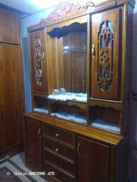 السلام عليكم.. غرفه اخشاب احطاطه ثقيل صارت عليه بمليونين ونص
وعارضها بمليون ونص وبيها مجال مكانها فلوجه 
***********
