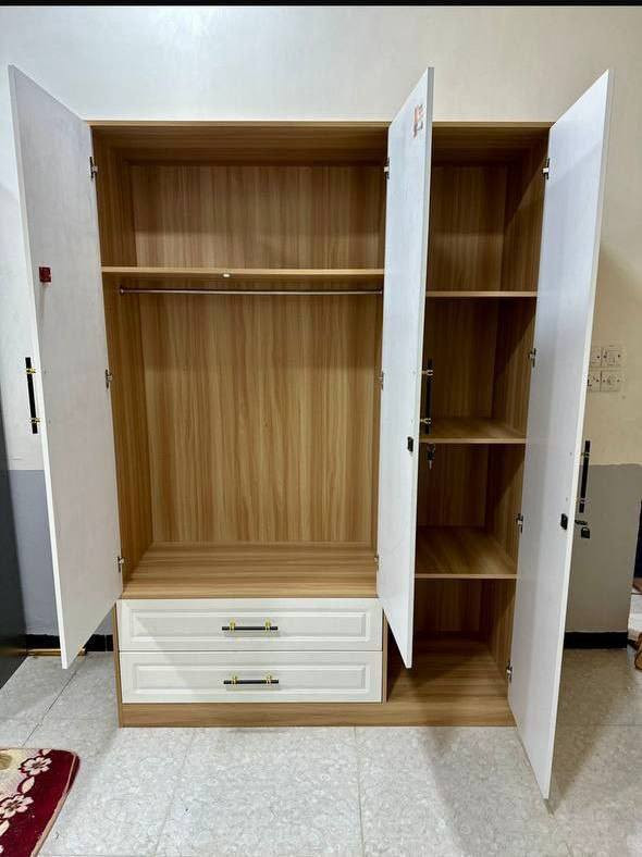 كنتور 3 أبواب  
- العرض: 1.5 متر  
- الارتفاع: 2 متر  
- العمق: 50 سم  
- يوصل بالكارتون (غير مشدود)  
السعر: 240,000 الف دينار


**إذا كنت صاحب هذا الإعلان وتريد حذفه لأي سبب، رجاءا أرسل رسالة إلى الدعم الفني**