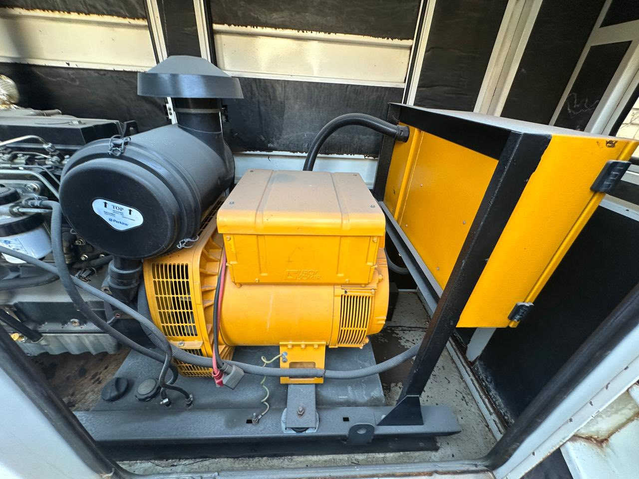 مولده للبيع بيركنز إنكليزي اصلي 100KVA مستعمل قليل راس توليد لوري سومر فرنسي كاتم شركه غدار للأستفسار على الرقم 

‏‭0772 710 1886‬
