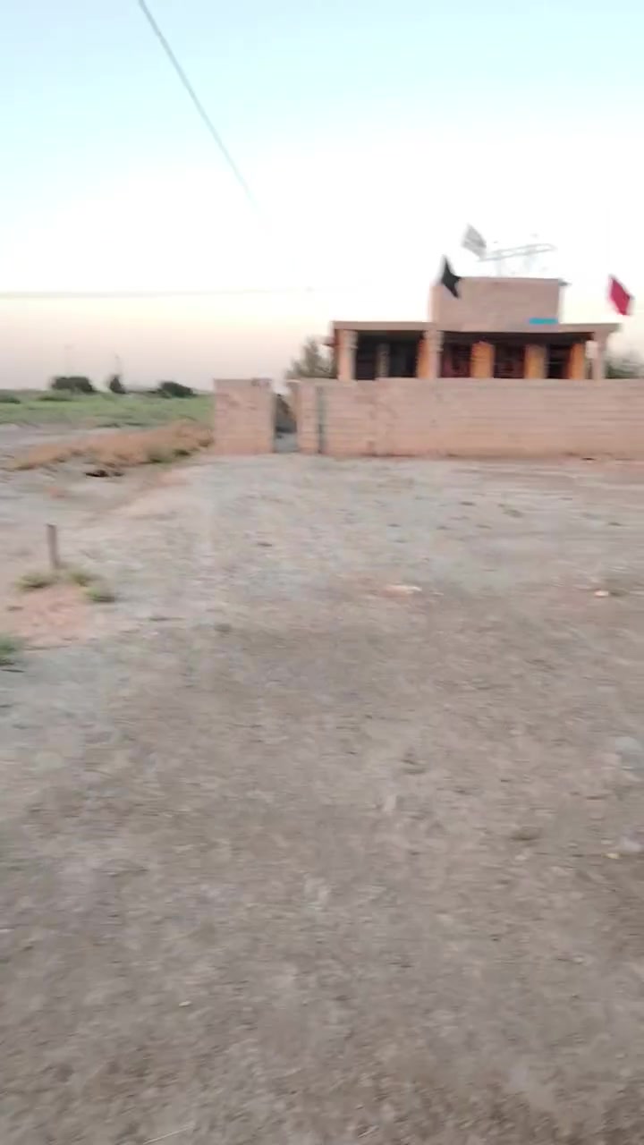 السلام عليكم أرض 3 دونم وبيها  بيت هيكل للبيع المكان واسط قضاء العزيزية منطقة الكرامة مع خدمات ماء وكهرباء ***********
