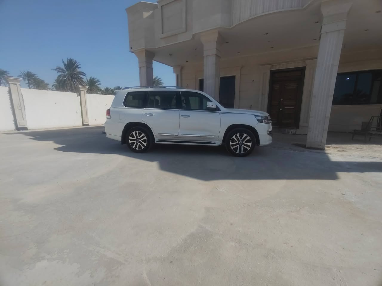 السلام عليكم
اخوان لاندكروز موديل 19 ساز ميحتاج اذكر مواصفات الساز معروفه فل مواصفات
رقم بغداد تحويل ثاني يوم
مكان السياره بغداد
64 الف حقيقي
السياره لوك الفضل من الله 
بيها شويه صبغ فوك الماصده اثر طخه بسيطه جامه الماصده بدلتها فقط
سعر السيارة 490 ورقه بيها مجال للطيبين
للأستفسار ***********
***********
