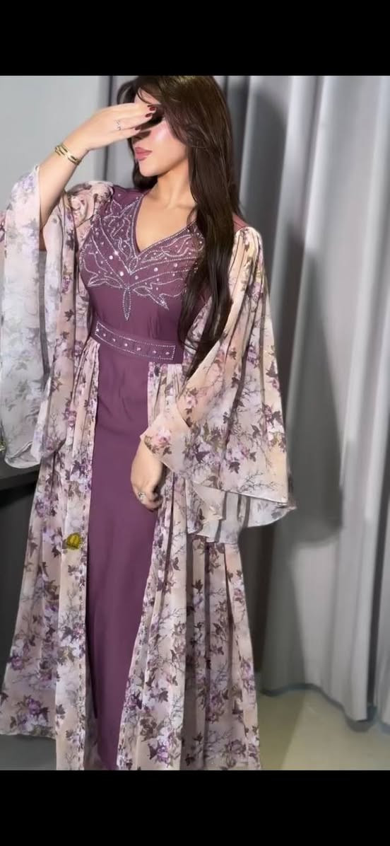 كولكشن العيد✨🔥
فستان تحفه بتفاصيلة💕

فستان دابل مع شيفون 
شكل مختلف وفخم 🫰🏻

كولتي عالي كرستال حقيقي
قياس 38 40 42 44 46 48 
متوفر 3 الوان 💕


**إذا كنت صاحب هذا الإعلان وتريد حذفه لأي سبب، رجاءا أرسل رسالة إلى الدعم الفني**