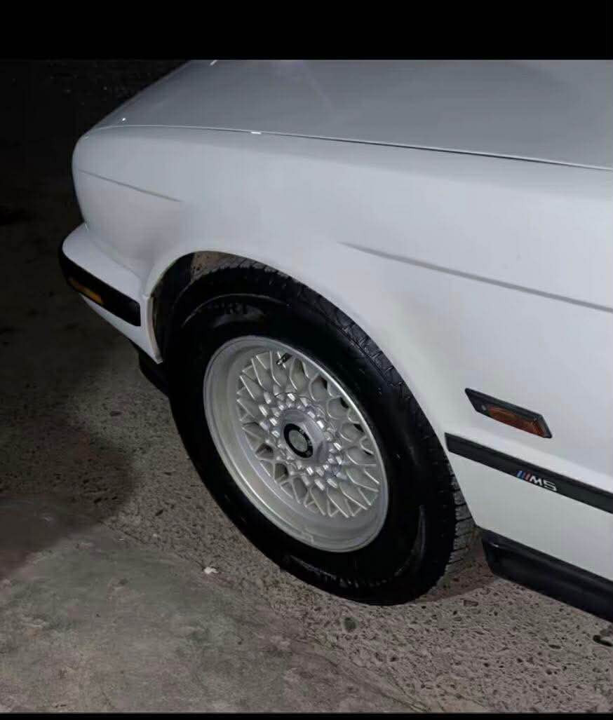 سڵاوی خواتان لێبێ bmw 1994 e34  بێ بۆیاخ  کامل مواسەفات بێ لێدرانو دەحم   کامل کارەبای گیانی ئیش دەکا ٢ کوشن کارەبا ساردو گەرم  مەکینەو گێڕێ بەشەرت  ٤ تایەو ویلی لۆکی لەسەرە    ٦ وەرەقە خرامەی لەسەرە دوای محامەلە دەتدەینەوە   ئەگەر موشتەری نی تکایە نامە مەنێرە ٨٤ وەرەقە مەعامەلەکی کەم كويسينجاك, أربيل


**إذا كنت صاحب هذا الإعلان وتريد حذفه لأي سبب، رجاءا أرسل رسالة إلى الدعم الفني**