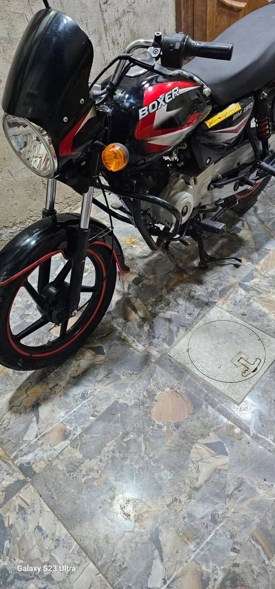 السلام عليكم ورحمة الله وبركاته دراجة بوكسر للبيع موديل 2022 كفالة عامة محرك مكفول برغي ما مفتوح منهة الدراجة شغل وطلع ما تصرف ولا ربع عليهة مكان بعقوبة 7نيسان خلف الكلية السعر 2250 وبيها مجال للستفسار على الرقم ***********
