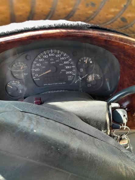 سلام عليكم سياره للبيع شوفر ليت فن استرو موديل ٢٠٠٣ تبريد قطعتين الكمبريسر عاطل محرك ٣٥٠ كير ٧٠٠ هزه جديده رقم نكليزي50$ وبيه مجال جديد***********
