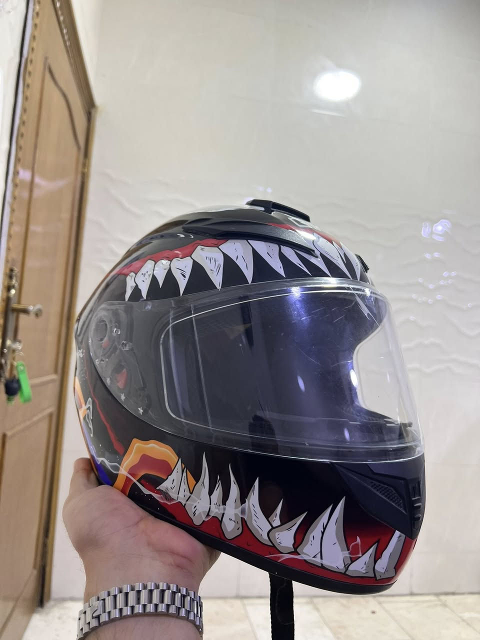 خوذة للبيع
ماخذها ب 120 دولار وشرط خفيفه والتهويه مالتها فول 
واصليه للامانه اني مجربها الله يجفيكم شر الحوادث 
سعرها قيم واخذ دا ابيع لان بعت الدراجة
مكاني بغداد حي الجامعة 
ادزها بتكسي ماعندي مشكلة 
***********
