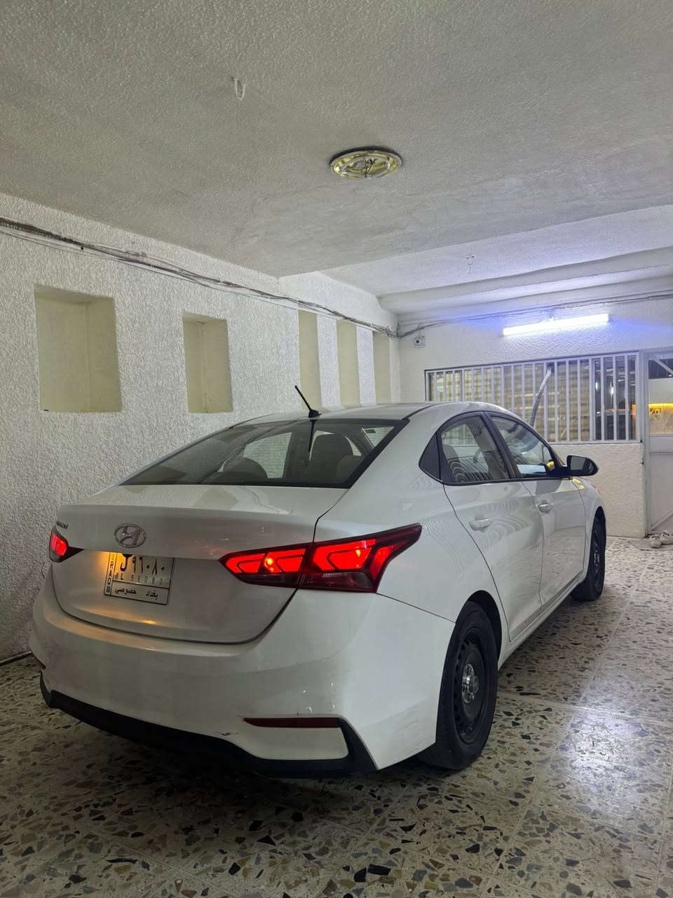 اكسنت وارد امريكي موديل 2019 حادثها كما موضح بالصور وبيها صبغ صفحة لان الباب والجاملغ بالحادث بيهن طبرات لذالك نصبغ بيها صفحة بدون دواخل خلاص. 
السيارة بأسمي. رقم بغداد 
مكانها بغداد حي العامل. 
السعر 10700$ وبيها مجال شي بسيط 

***********
