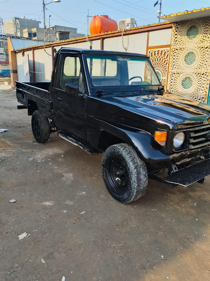 السلام عليكم  حوثية للبيع موديل 94 بدون اتكفل سرقة وشاير
مصبوغة عام رايدهة (33) ورقة السيارة حلوة 
كلشي شغال كهربائيات تايرات جدد مكينة بطة 
ما متواجد عل فيس ***********
