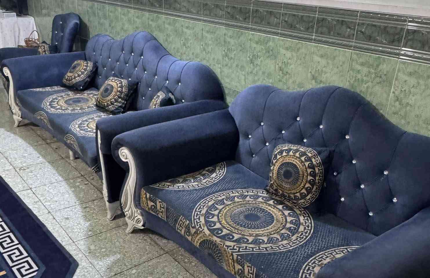 تخم 10 مقاعد كلش نظيف 90‎%‎ نظافتة
اخذته قبل فتره ب مليون و 250 وهسه عارضة ب 600 وبي مجال بسيط مكان بغداد البلديات / ***********
