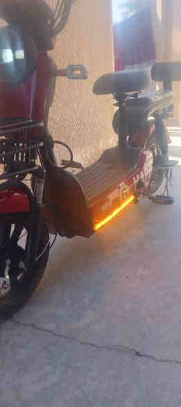 السلام عليكم ورحمه الله وبركاته عندي هاي الدراجه شحن من شركه الريان حجم 14 والمواصفات كهربائياتها شغاله بحيث عالميه ما شاء الله يعني مكفوله اربع بطاريات حجم وسط   نظام البلوتوث وبيها مثبت سرعه السرعه مالتها الحقيقيه 65  والسعر مالتها 450,000 وبيها مجال حق الجيه الاستفسار ***********
