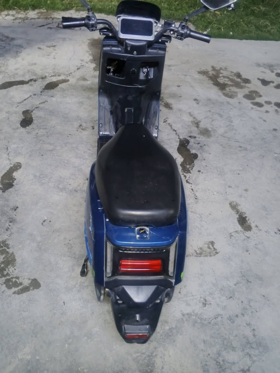 السلام عليكم اخوان دراجه شحن KAL_c للبيع مواصفات 4 بطاريات السرعة 50 الحقيقي 45 تمشيك 40 كيلو حسب الاستخدام 2سويج + 2بصمه السعر 525 وبيه مجال بسيط المكان بغداد حي الاعلام قرب العاب السيديه للاستفسار اتصل على الرقم ***********
