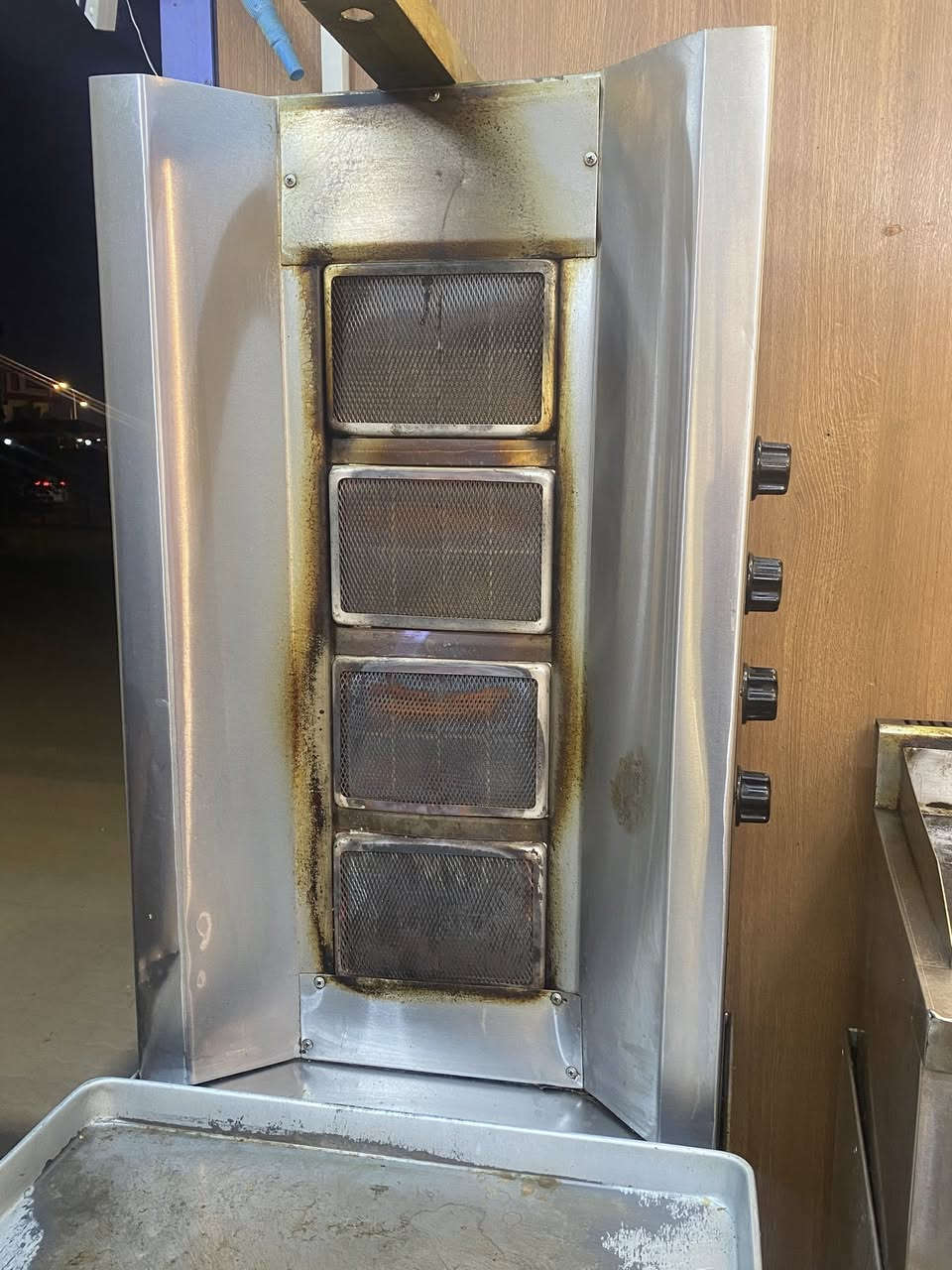 كريل بركر +شواي كص ستعمال قليل
السعر مناسب 
العنوان البصره الجنينه 
***********
