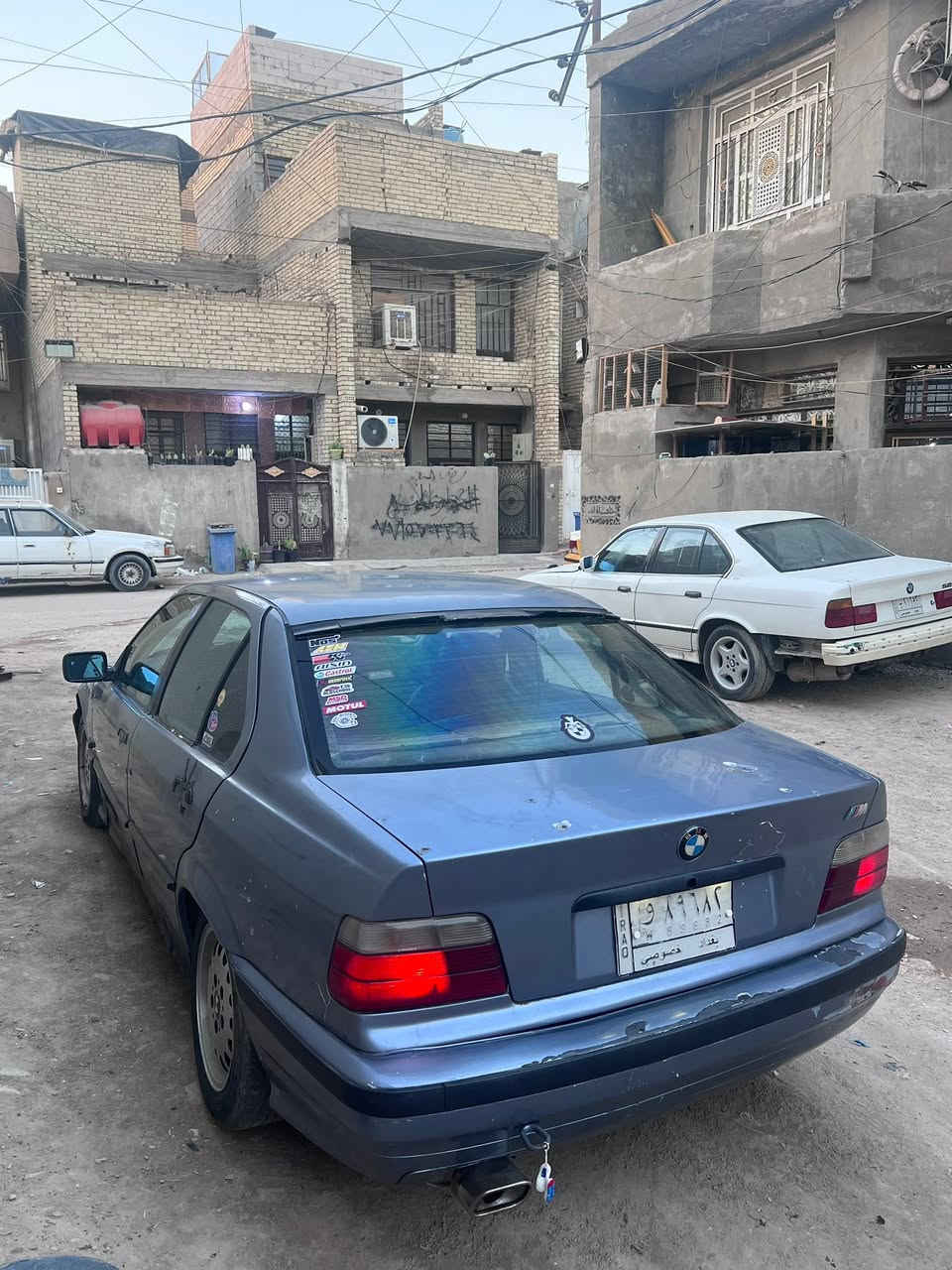 السلام عليكم
BMW (e36) 
مكينه 28 جديده
كير عادي جديد(فقط هاڤ بل كلج خفيف)
صدر امامي وخلفي جديد
فيت بم جديد 
كهربائياتها كلها شغاله لايت عالي زنون 
غرفتها يرادلها ترتيب دشبولها جديد بطاين زينات 
اكزوز رياضي
تبريد نقصه فقط راديتر تبريد وبنكه كلها شغال
السياره باسمي تحويل ثاني يوم مصفره غرامات 
مكاني بغداد الاامين الثانيه 
السعر (38) وبيها مجال
الرقم ***********
