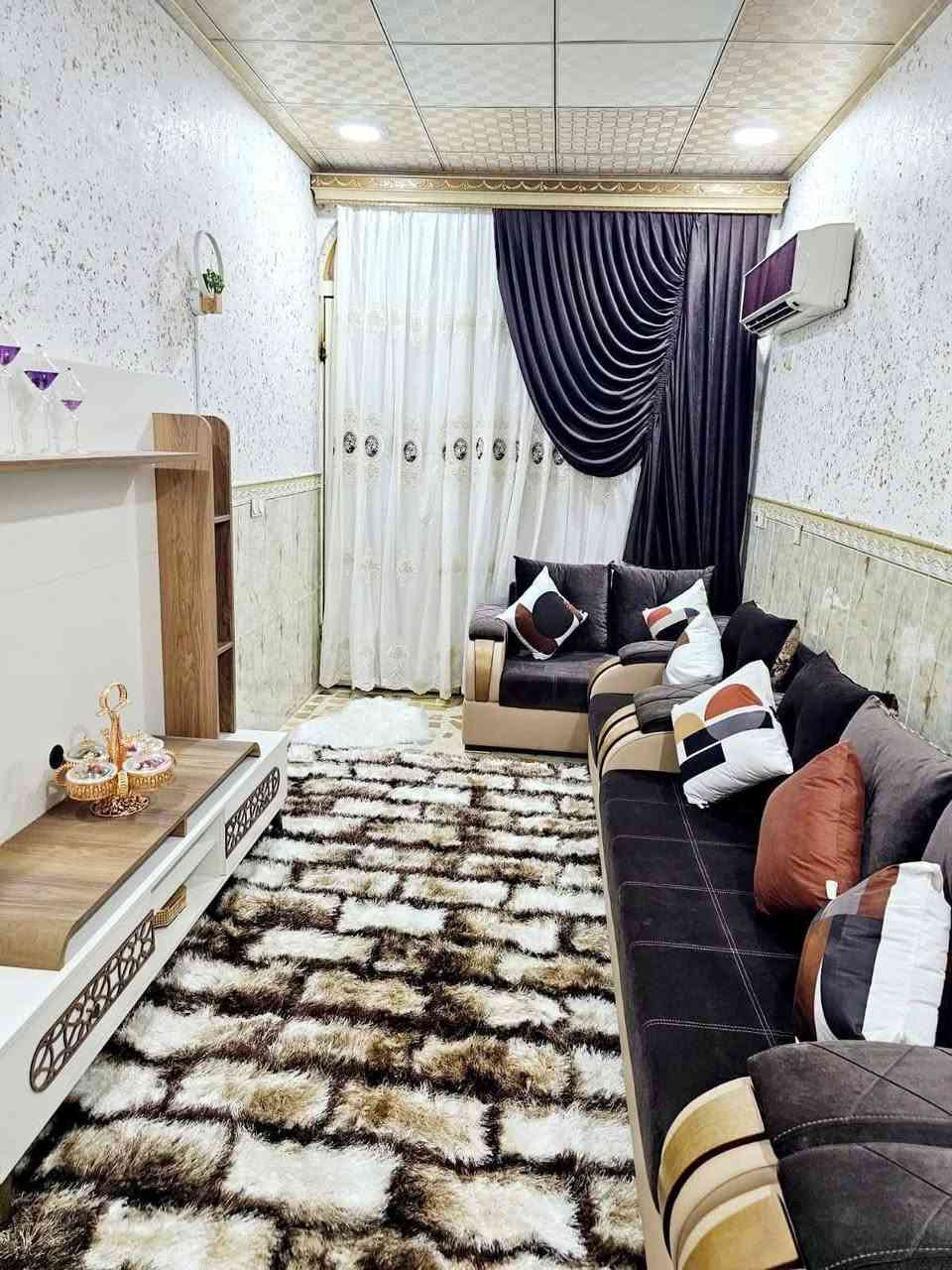 مكتب ابو شمال للعقار ✅️ دار للبيع السعر( 155 )قابل للتفاوض 

💥 الموقع . حي الصديق قرب مدرسة المبراءة 

💥 المساحة . 135 متر طابقين بناء 2014 

💥 واجه . 5 

💥 شارع .  تبليط 12 

💥 اتجاه . شروق تام . 

💥 ط 1 . غرفة نوم . هول . استقبال . مطبخ . مغاسل . كراج . 
💥  ط2 . غرفتين نوم . هول . مغاسل . بيتونه 
 
موقع المكتب حي السكر قرب جامع الصفا والمروة 
***********
***********
***********
