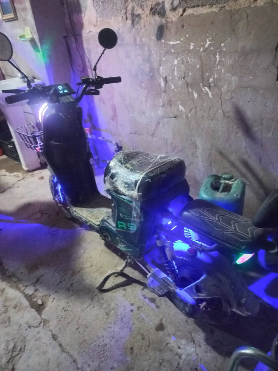 مرخصت مدير لكروب دراجه شحن فول جديده بس ماغسلها بطريات منفوخه سعر دراجه 300مكاني ابوغريب ***********شراي يتصل
