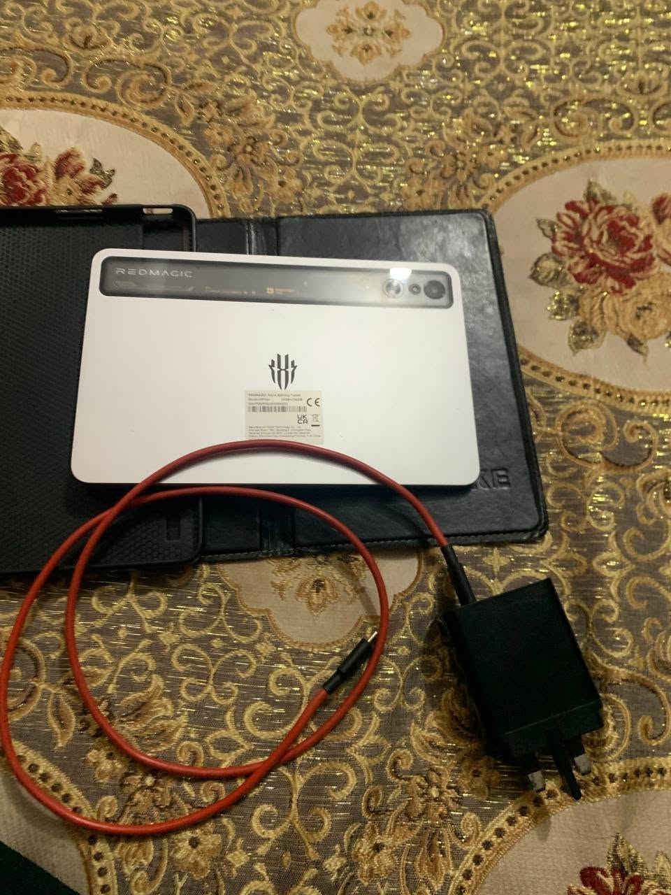 ايباد ريد ماجك استرا ذاكره 256
نضافه ٩٠٪ مستخدم بوبجي ودراسه 
بطاريه ٩٤ 
بي فطر خفيف ميبين 
كامل ملحقاته ولكارتونه شاحن هديه ويا تجي 
سعره 700الف مكاني الانبار
تواصل واتساب او اتصال *********** 
او تواصل ماسنجر. سبب البيع اريد اجيب بيسي
