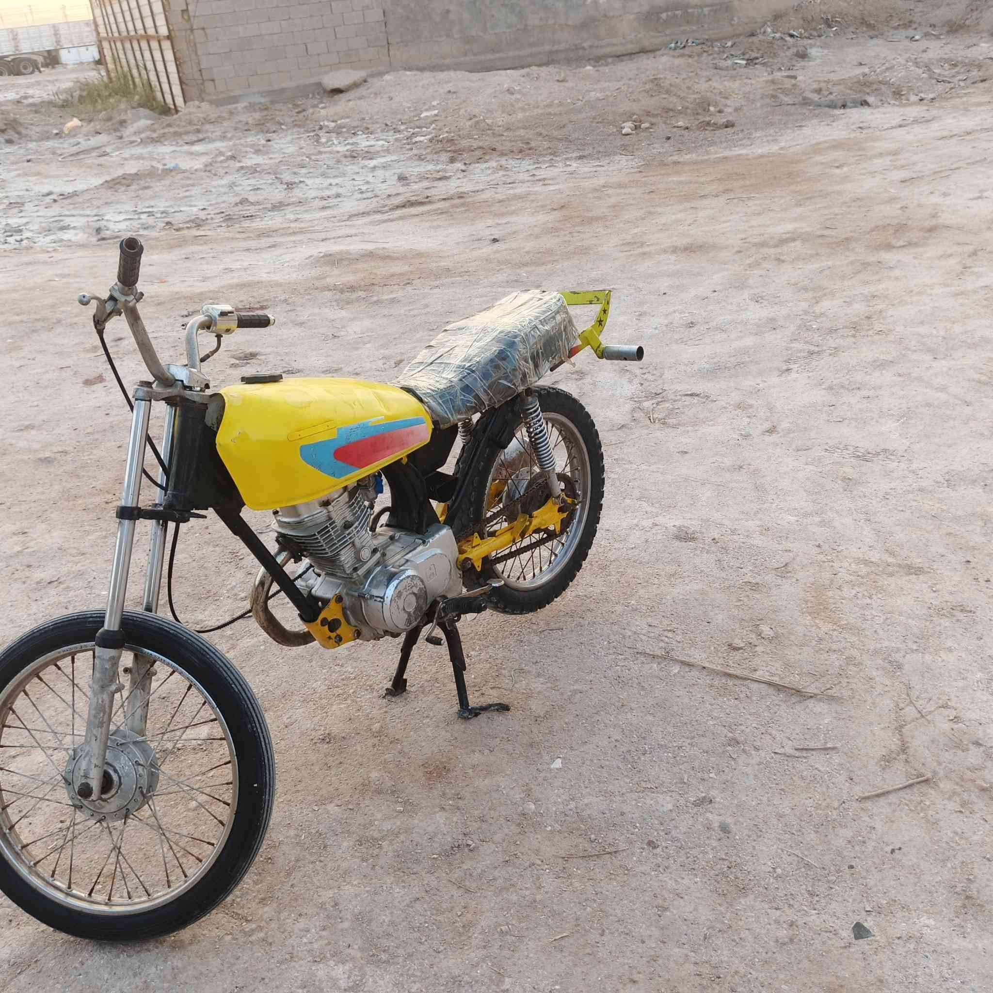 للبيع المكان القرنه الشرش دراجه نضيفه مكينه ناعمه دكه وحده السعر خاص  ***********بي واتساب
