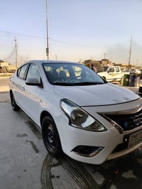 نيسان صني هندي 2022 بيها قطعتين فقط  بليته زركه 07830882982