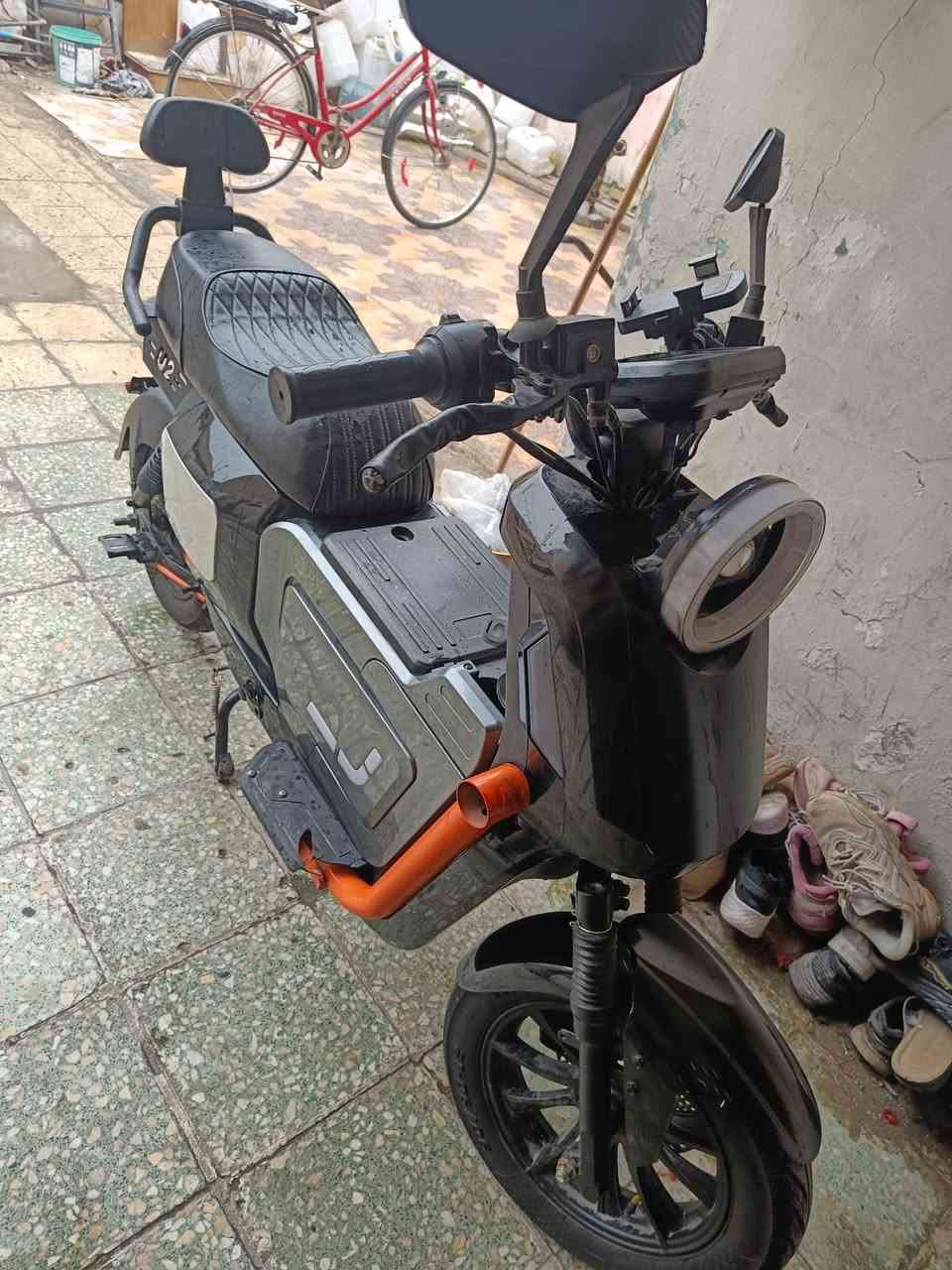 السلام عليكم عندي دراجه شحن نظيفه حيل واي نقص ما بيها مكان بغداد حي العامل والسعر 450 والشرايه تصعدها رقم *********** 2025 بطارية 5
