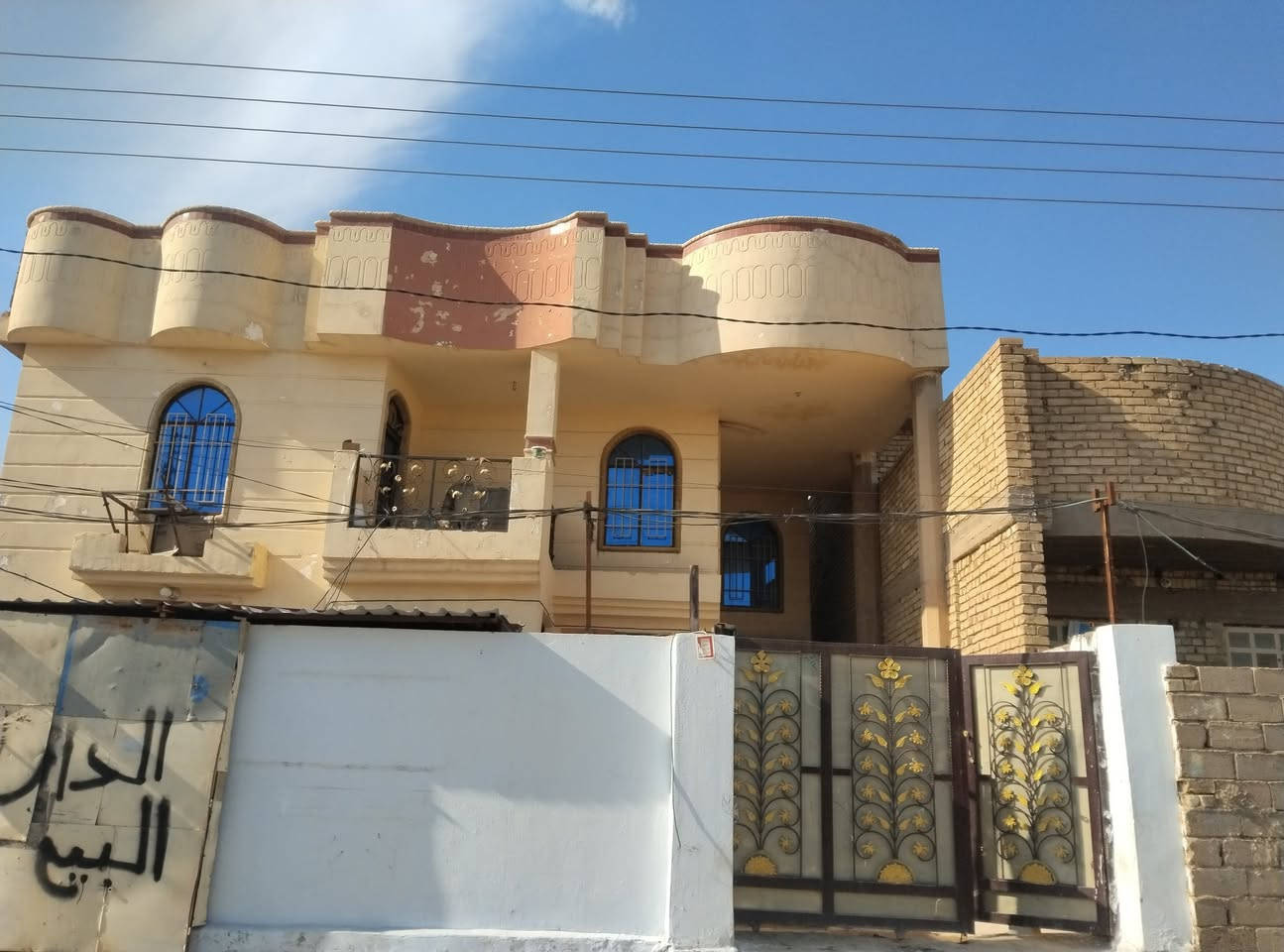 بيت  المساحه 250 للبيع في حي الشهداء قرب جامع المرسلين  رقم الواتساب.‏‪783 188 3264
