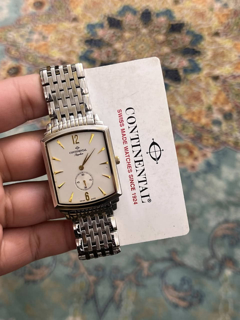 بسم الله الرحمن الرحيم 
كل ماهو جديد 
كونتنتال سويسري اصلي 
من نوادر
سنتر ثواني منفصل
معه شهاده الضمان الموثوقه
سير كامل
بطاريه كوارتز 
مستخدم نضيف 
الساعه طالعه من وكاله 
شركة أبناء نصوح سعيد الله عام 2003 عمان 
ستانلس ستيل 
رجالي قطر35/37
كل هاذا وبسعر بس 200$ وتدللون علينا
يوجد توصيل لجميع محافظات العراق والأردن 

#الاستفسار***********
تابع الصفحه وستمتع بلقطع النادره والثمينه 
أمين هيثم الخضري للساعات
دائمن يوفرلك ساعتك المفضلة والجميله 
وحياكم الله 🌹❤️
