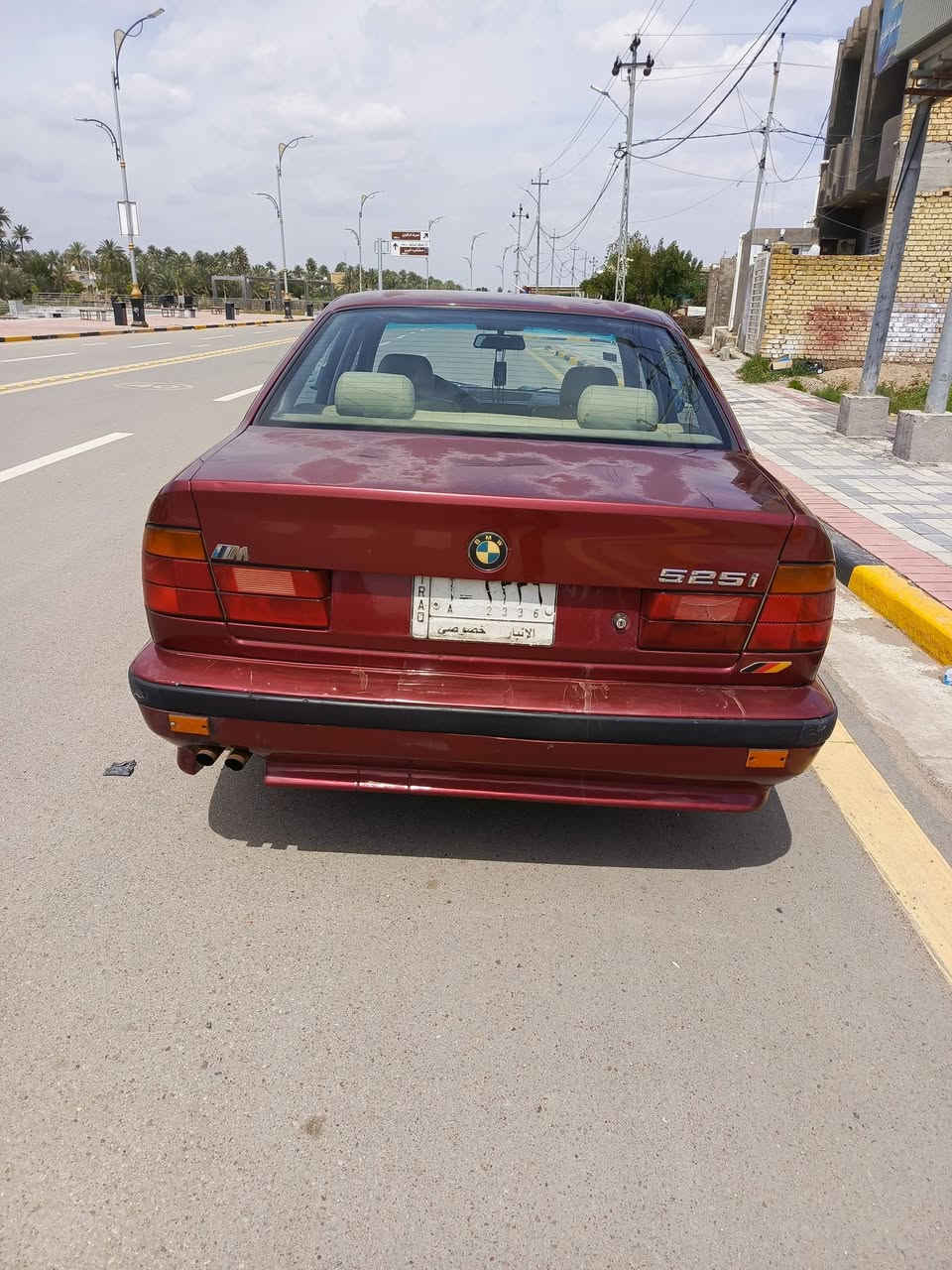 السلام عليكم BMW رياضي 520i .موديل 95      سياره فول مواصفات بجم عريض محرك 525مسكر عدل  فانوس كير عادي تخم تاير جديد كشنات جلد  بيه سلايت سقف ما بيه قطرت خياس سياره نضيف كلش رقم انبار بسمي مشروع وطني كامله من كل النواحي تبريد قطعتين شاشه سحب ما تخسر عليه ربع دينار العنوان واسط قظاء الحي السعر 75للتواصل ***********
