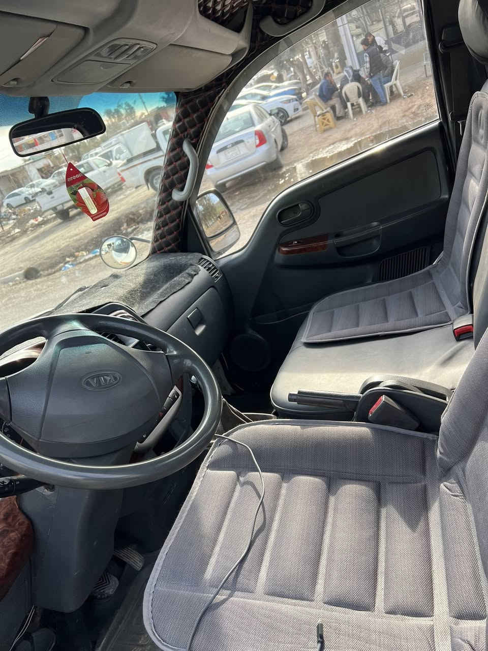 کیا بۆ فرۆش تن مەکی نە سێ هەزار کارە بای مەکی نە ڕەش  ***********
