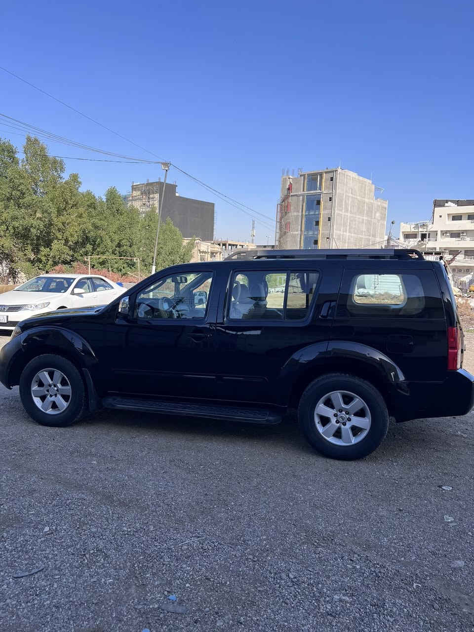 السلام عليكم  
نيسان باثفندر 2008
رقم بغداد هزة جديدة لل28
ما بيه حادث 
بيه صبغ بنيد اثر جراد وبالداير مال جاملغ اثر طخه هنا 
مكينة 4000 v6
كير ومكينة كفالة 
باتري جديد 
تايرات ياباني 
صدر امامي خلفي جديد
السعر 100وبيه مجال للطيبين 
مكانه بغداد حي العدل 
رقم الهاتف ***********
