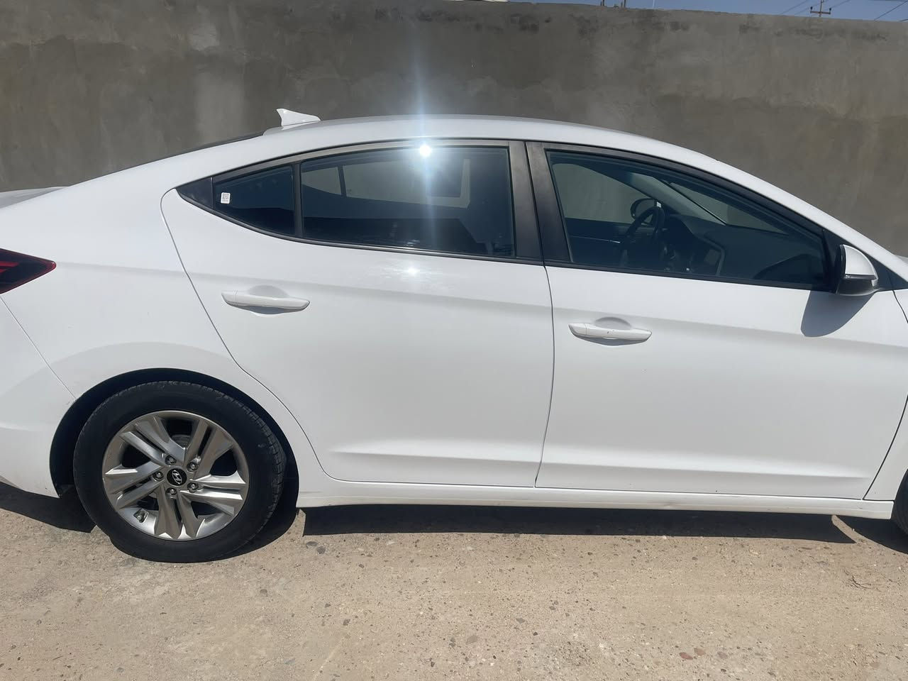 السلام عليكم
النترا موديل 2020 وارد أمريكي 
السياره بأسمي 
حادثه امامي 
مبدل دعاميه والبنيد مصبوغ
مكينه مفتوحه ( كازكيت )
السعر 130 وبيها مجال
***********
