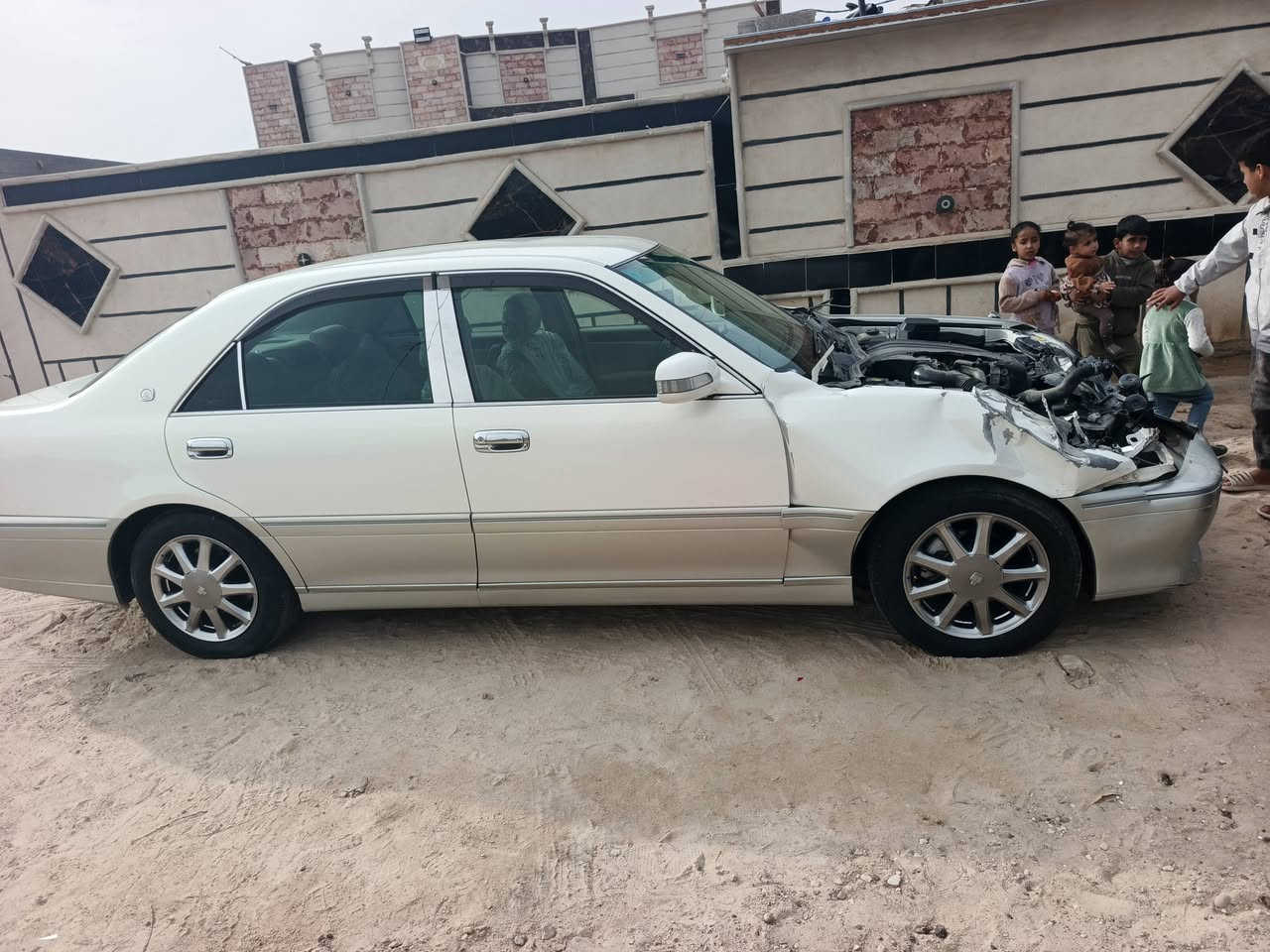 ملكة 2003 رقم بغداد انكليزي بسمي كريستال اصل ابيع على حادثها حادث سطحي بنيد وجاملغ وراديترات ***********
