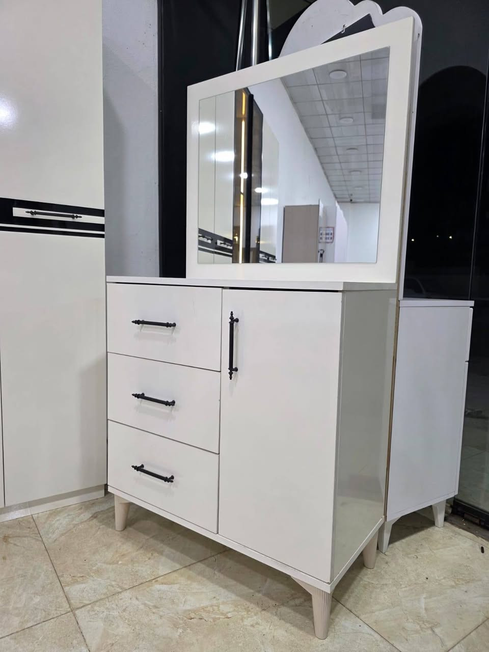 غرفة نوم 5 قطع جديد بالكرتون الكنتور جام شفاف بسعر 365 دولار
📱للاستفسار الاتصال :*********** 
------------------
#معرض_جودي_بدهوك 
🪑 أثاث تركي فاخر
غرف نوم – غرف جلوس – غرف شباب – طاولات – كنتور – أسفنج عالي الجودة
✅ عروض مميزة وأسعار تنافسية
📌 ناونیشان:
⛔مالطا خاری-فرعی ئکی به ری سیناعی- به مبه ری مه دره سه (مالتاژئری)
📌 العنوان:
دهوك – مالطا القديم – أول فرع قبل صناعة تصليح السيارات – مقابل مدرسة الابتدائية
(قريب من مطعم مالطا – كونديه مالطا – خارنگه ها مالتا)
#دهوكا_رنكين #موصل #غرفة_نوم #اثاث_منزلي #زاخو
