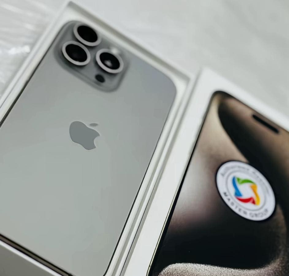 ايفون 15 pro max جهاز شرق اوسط بلادي كلشي مابي بطاريه 84 جهاز نظيف
***********
