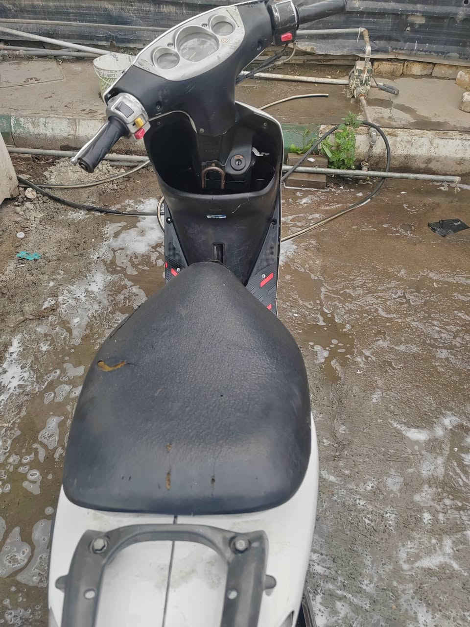 السلام عليكم دراجه عصفوريه هندر واحد تشتغل باي وقت لايت وهورن شغال الدشبول شغال كله زوج تاير جديد كابريتر تفصيخ اصليه شادله الدراجه نقصه اكسل فقط سعره ١٧٠ وبيه مجال بسيط مكاني بغداد الكاظميه شارع ٦٠ رقم الهاتف *********** واتساب متواجد
