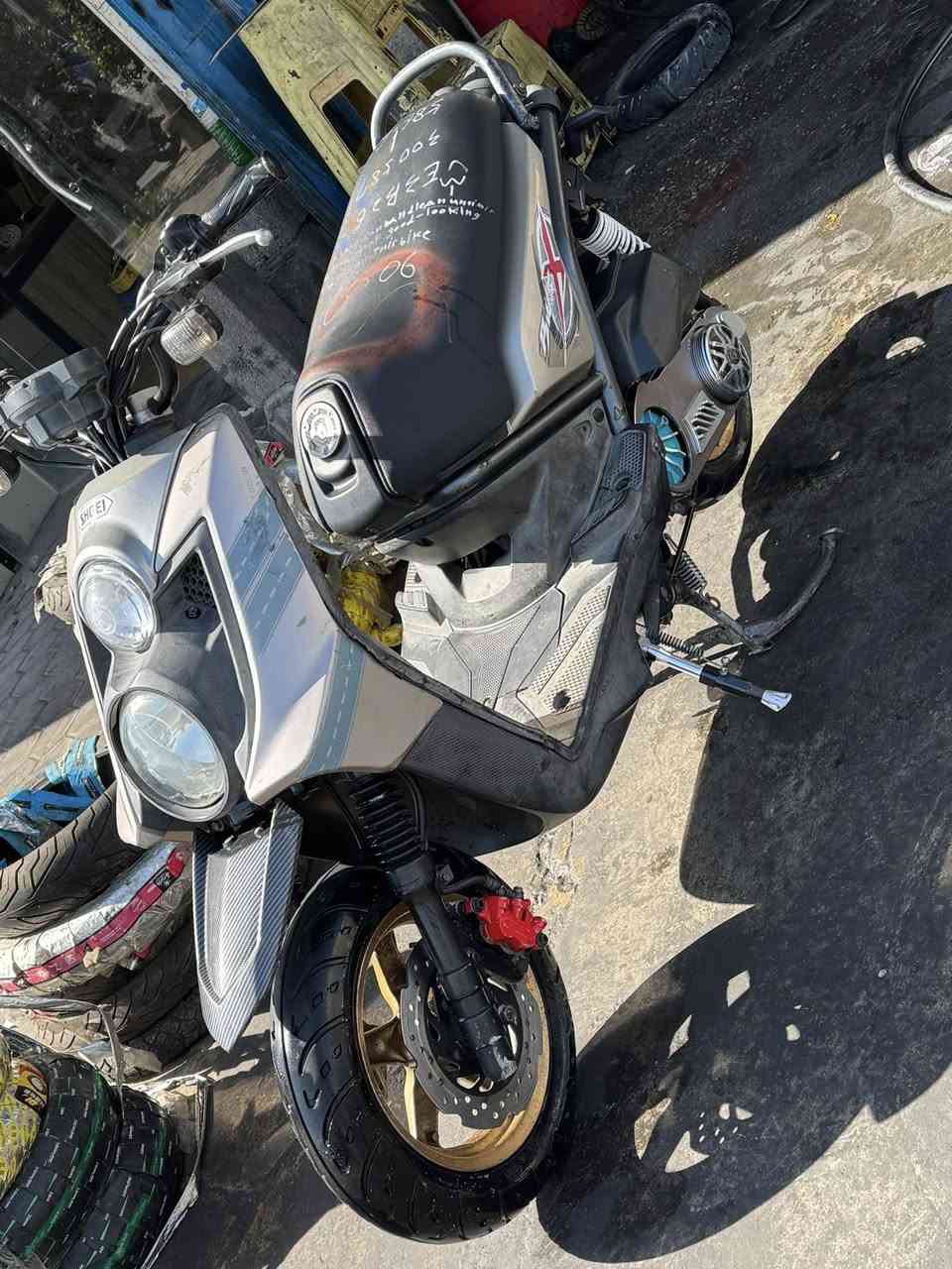 سكنس جبلي فول 2014 دراجة مال رمبة قبل شهرين ماخذها دراجة قوية وحلوه وناعمه رايده ب1500 واني مشتريه ب1650 من المعرض ابيع او مراوس بدراجة ناشفة حسب الرغبة هذا رقمي ***********
