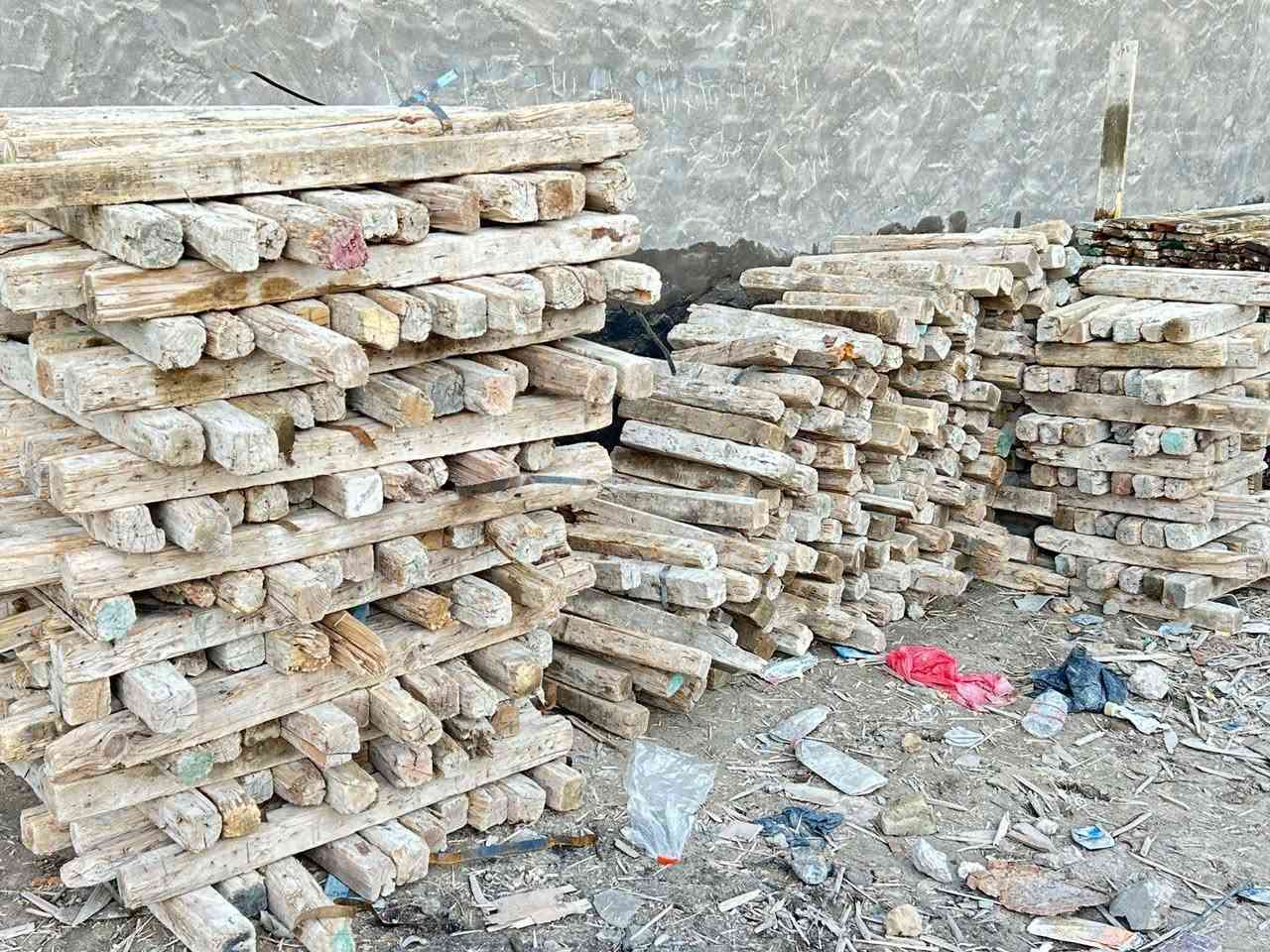 قالب خشب للبيع العدد 12 مكعب المكان حله هاتف ***********
