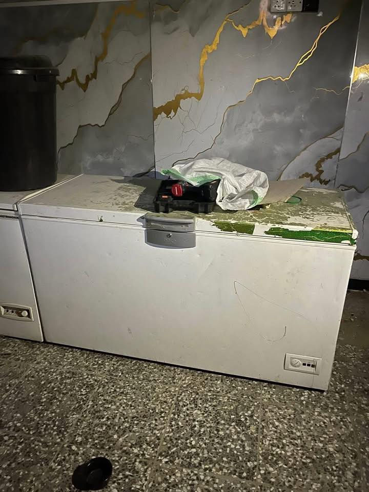 السلام عليكم غراض مطعم متكاملة من كلشي
شواية دجاج / شواية كص دبل / حوض مزدوج مال كلي سل ستيل ثقيل  / مجمدة كبيرة / مجمدة صغيرة/ سفريات متنوعة كثيرة / مغاسل ٢ / دكتات دفع وسحب خمسين إلى ستين متر وبوجات ٣ كل واحدة ٢ متر / مبرة كبيرة اكبر حجم / ساحبات صناعية ٢ حجم ٨٠* ٨٠ / ساحبة صناعية حجم ٦٠مربع/مثرامة لحم صناعية الماني حجم ٢٢

***********
