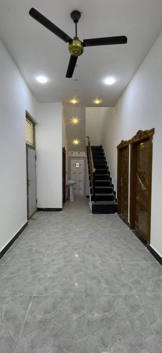 واسعد الله اوقاتكم بكل خير احبتي
***********
يتوفر دار سكن للبيع 

المساحه لكليه 100 متر مربع  ركن على شارعين كل شارع 10 متر 

نوع العقار طابو زراعي عراقي 

سند ٢٥ ول مالك عراقي تتكاتب ويا ابوالطابو مباشرتا

يتكون من غرف نوم عدد 2
استقبال 
صاله
مطبخ 
 مجمع صحيات داخليه وخارجيه 

البيت كامل من جميع الملحقاته 

بناء جديد 2025

فارق جاهزة للسكن تستلم بيتك عند المكتبة مباشر 

العنوان البصرة قضاء ابي الخصيب 

ابو كوصره غرب مدرسه الفتكار 

تبعد مسافة عن شارع ابو كوصره 100 متر 

منطقة روعه جميع الخدمات ماي كهرباء شارع 10 متر 

السعر  58وبي مجال

للاستفسار لاتصال*********** البصرة, العراق
