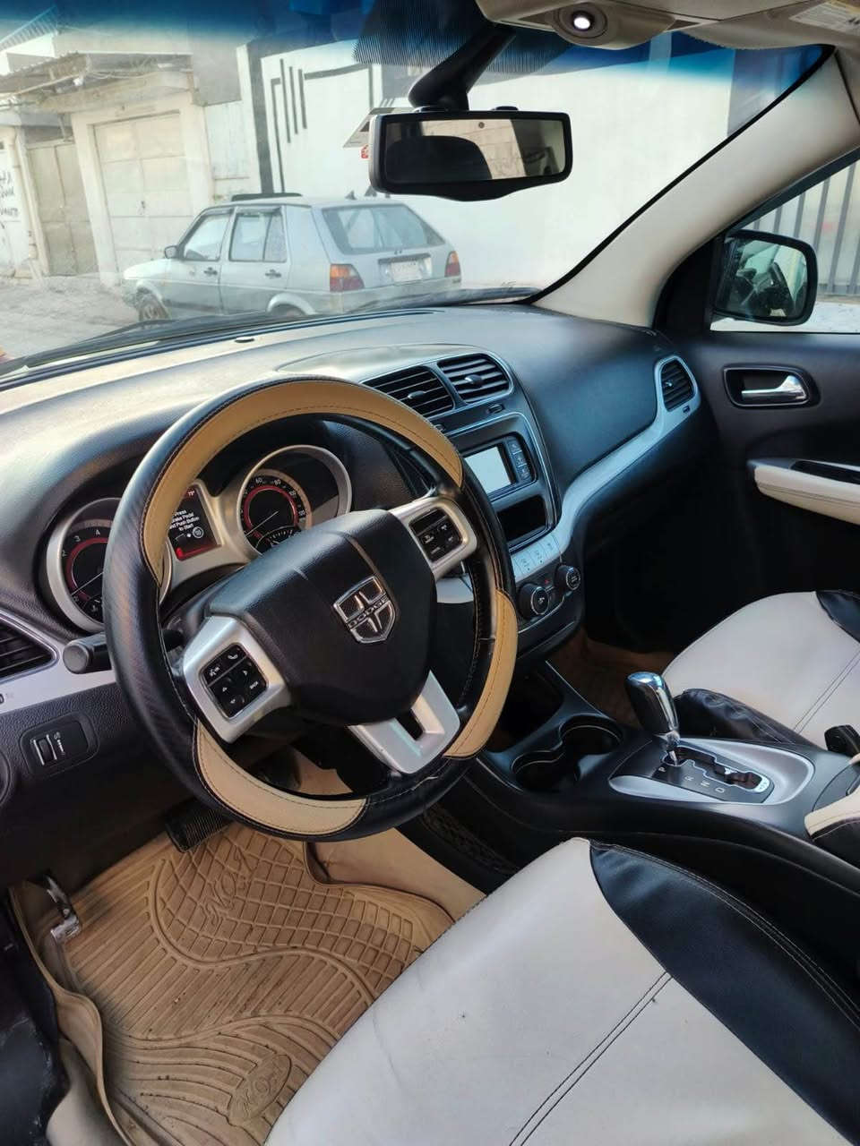 سيارت دوج جورني موديل 2012
سياره فول مواصفات 
بصمه تحكمات استيرن جهتين
ماسيه 192000
ضرر السياره نص جاملع + نص باب جهت السايق او كم رصعه 
مكينه 6 سندر 3600
تدفئه وتبريد فول جاهزه حجي كهربائيات كله شغاله سياره دبل طاك جهت السايق فقط
جوين داخل محرك طاك 
مكينه مبدل حاويه بلادي شرط 
سعر السياره 105 
رقم هاتف  ***********
مكان السياره كركوك حي الواسطي كركوك, العراق
