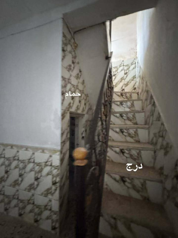 دار للاجار 

موقع : شارع المطار القديم قرب مدارس القصواء مقابيل مخبز الامام الحُسين 

يتكون البيت من استقبال وصاله وغرفه وصحياا داخليه وخارجيه طابق واحد 100 متر 

اجارة 200 
رقم الهاتف ***********
