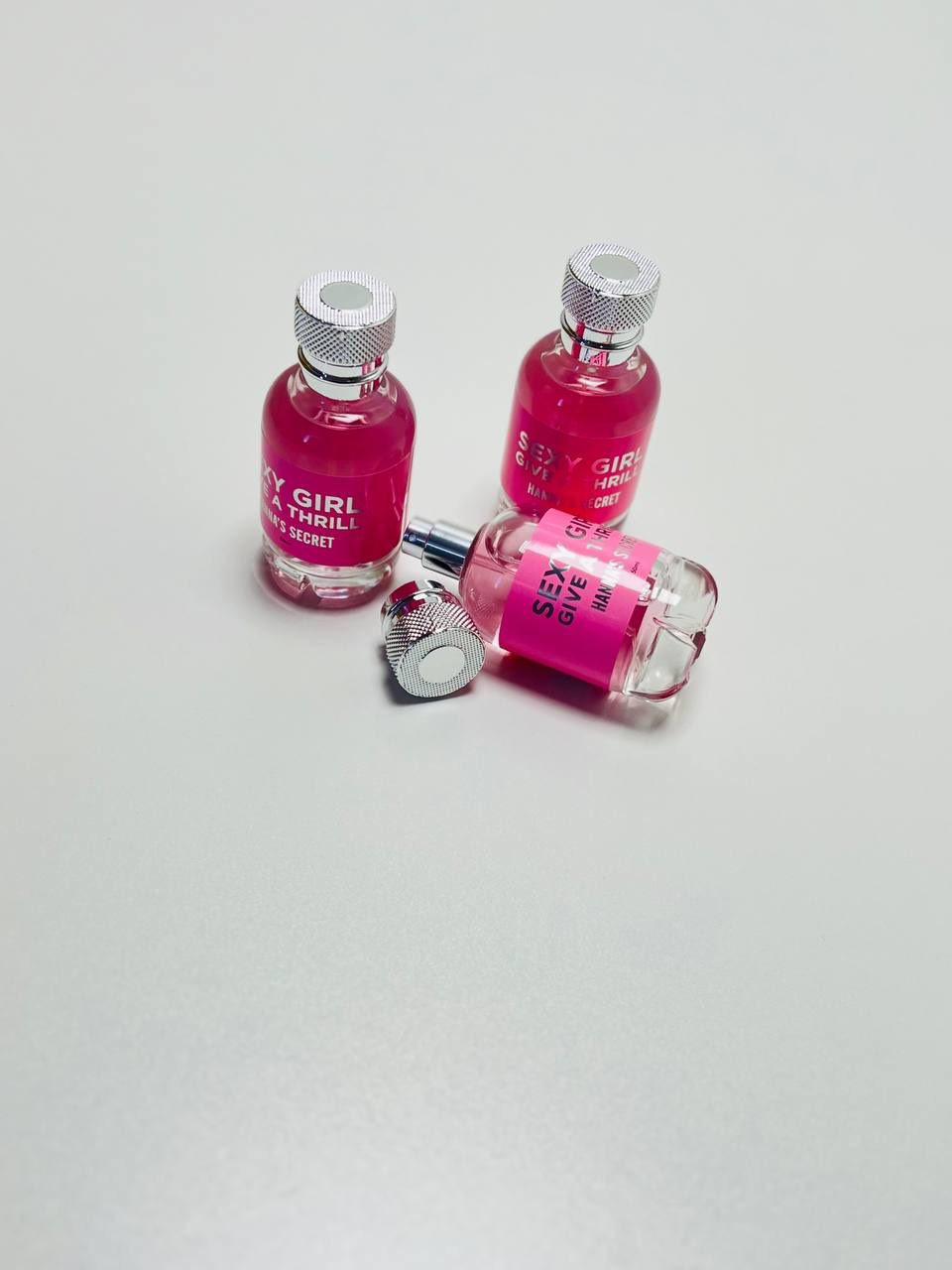 عطر سكسي كيرل فرموني 🫦🙈 "Sexy Girl" من ماركة Bi-Es البولندية. 
الرائحة: يتميز برائحة زهرية فاكهية. 
المكونـات :
المقدمة: الكشمش الأسود، الفواكه الاستوائية، الخوخ، الشاي، والماندرين (اليوسفي). 
القلب: الياسمين، الفاوانيا، زنبق الوادي، والبرقوق. 
القاعدة: المسك، الفانيليا، والعنبر. 
الوصف: يوصف بأنه عطر ساحر ومثير، يبرز الأنوثة والجاذبية.. 

توجد توصيل لجميع المحافظات العراق 🇮🇶🚚🚕للحجز والاستفسار يرجى التواصل عبر الخاص 📩💌توجد لدينا عروض خاصة وخصومات وهدايا 🎁😍


**إذا كنت صاحب هذا الإعلان وتريد حذفه لأي سبب، رجاءا أرسل رسالة إلى الدعم الفني**