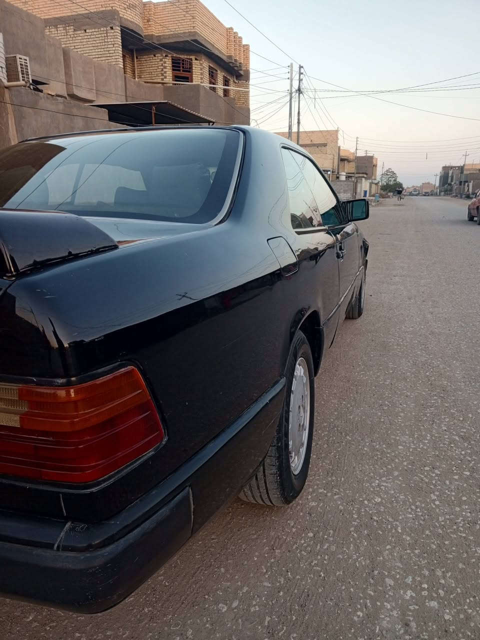 السلام عليكم 
مارسدس دب كوبي E300  AMG 

موديل 1992 رقم بغداد سنويه لـ 2028

مصبوغه عام جماليه تخم تاير جديد حداديه نضيفه باتري جديد محرك بلادي 300  6 سلندر بي تبخير قليل بدون تنقيص سياره نشطه معدل طيران مكفوله من الضربه بيها طخه صغيره  شبر بالبنيد و الجاملغ كشرها نضيف نصبتها حلوه كرسي كهرباء فتحه سقف السياره احلى من الصور 

العنوان:  بابل الاسكندرية 

السعر 50 قابل للتفاوض 

*********** للتواصل ماسنجر، واتساب
