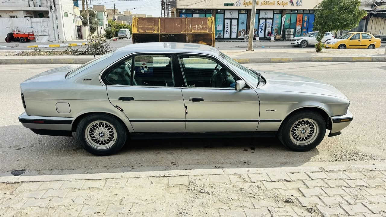 525 محور مكينة 3000 ملكة فيشة وبطل
سيارة جاهزة على اخر حباية 
تبريد كهربائيات رقم جديد باسمي 
جام رباعي اوتو 
غرفة كاملة جديدة تعمير جديد السيارة قطرة خياس ماكو 
رقم كربلاء ومكاني كربلاء  
للبيع او المراوس 
السعر 55$ وبية محال بسيط 
***********
***********
