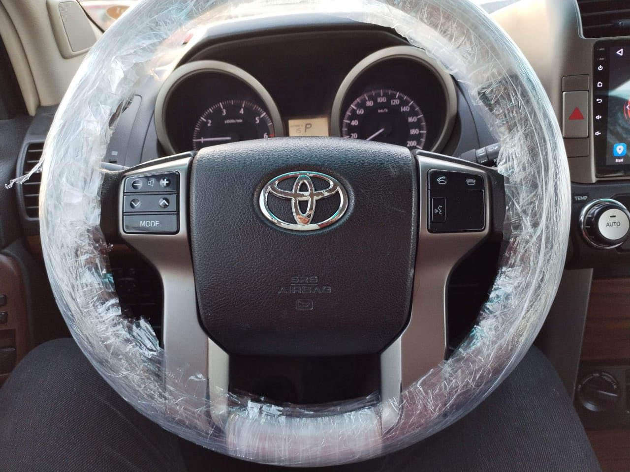 السلام عليكم مكلف بالنشر
برادو موديل 2012 
لون ابيض صدفي 
رقم سيليمانية دولي 
هزة جديدة تحويل ثاني يوم 
تبريد 3 قطع ثلج 
كير اوتو 
محرك 4 سلندر 
محرك وكير كفالة 
تخم تاير 
ثلاجة بالتجوه 
اسبير تعليگ 

السيارة كفالة عامة بيها فقط صبغ بالجاملغ الامامي الايمن بدون دواخل 

السعر 217 ورقة 

مكان السيارة سامراء 

للاستفسار الاتصال على 

‭0771 994 6479‬
