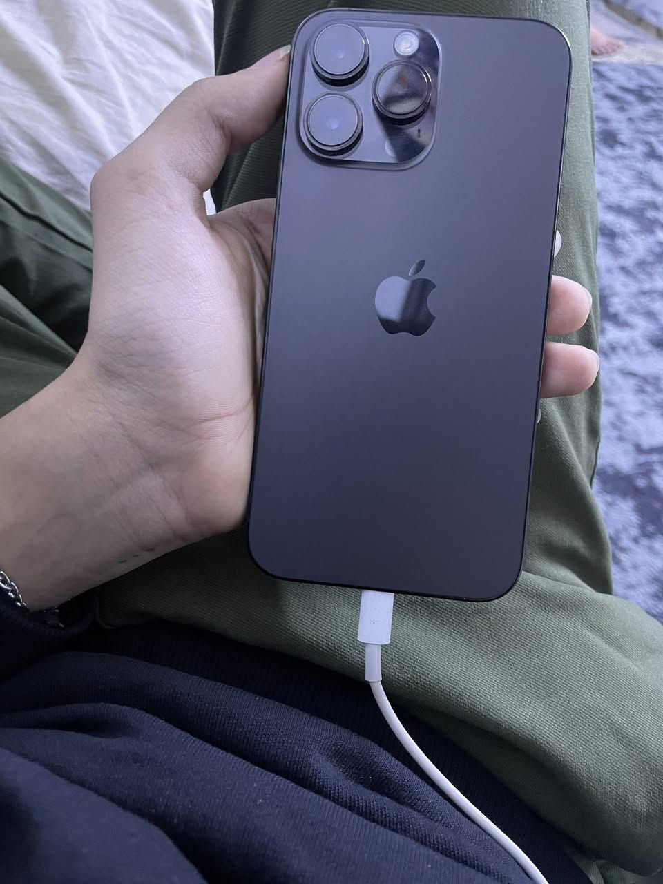 من رخصة الادمن 

ايفون 14 برو ماكس بنفسجي 

جهاز فول نضافة مكفول 

بطارية82 بلااادي 

ذاكرة 128 

السعر 800 الف وبي مجال بسيط 

العنوان بغداد الدورة

واتساب ***********
