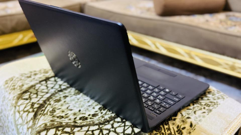 💻 لابتوب HP للبيع – بحالة ممتازة 🔥
📌 الموديل: HP Laptop 15-da1xxx  
📌 المعالج: Intel Core i7-8565U (الجيل الثامن)  
📌 الرام: 8GB بسرعة 2400MHz  
📌 التخزين: 1TB HDD  
📌 كرت الشاشة:  
- NVIDIA GeForce MX130 (2GB)  
- Intel UHD Graphics 620  

📌 الشاشة: 15.6 بوصة  
📌 النظام: Windows 64-bit  
📌 الحالة: نظيف جدًا ويعمل بكفاءة عالية 

✨ مناسب لـ:
✔ الدراسة والأعمال المكتبية  
✔ التصفح ومشاهدة الفيديو  
✔ التصميم الخفيف والبرمجة  
✔ تشغيل بعض الألعاب الخفيفة والمتوسطة  

💡 قابل للتطوير (إضافة SSD أو زيادة الرام لسرعة أعلى 🚀)

📍 الجهاز بحالة ممتازة النظافة 100‎%‎‎
💰 السعر: اتصال على الرقم او واتساب ***********
